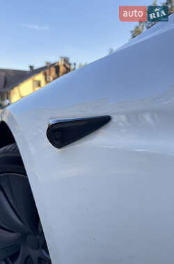 Лифтбек Tesla Model S 2021 в 