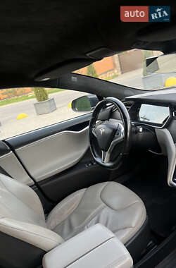 Лифтбек Tesla Model S 2015 в 