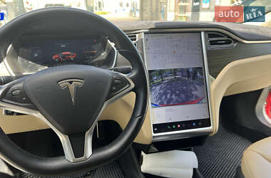 Лифтбек Tesla Model S 2015 в 