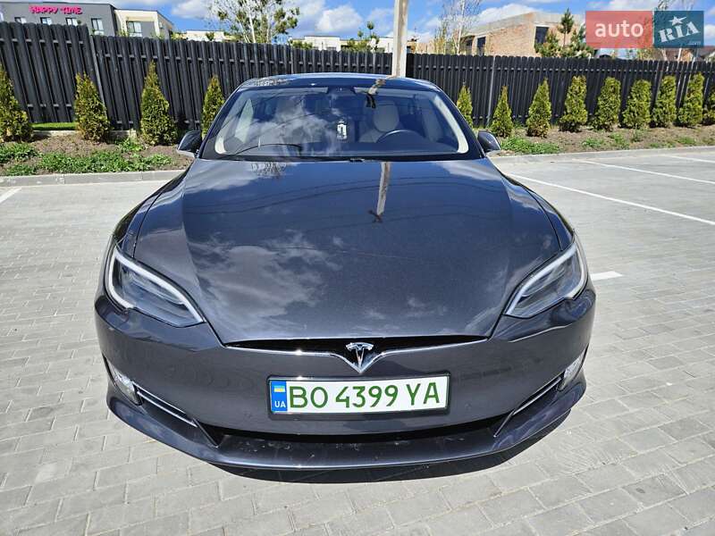 Лифтбек Tesla Model S 2017 в Тернополе