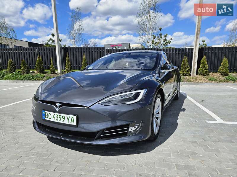 Лифтбек Tesla Model S 2017 в Тернополе