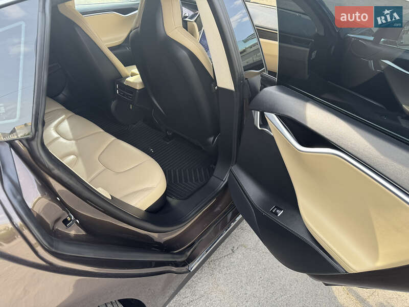 Лифтбек Tesla Model S 2014 в Херсоне