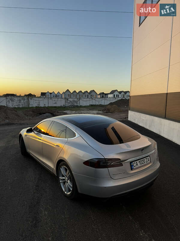 Лифтбек Tesla Model S 2014 в Киеве