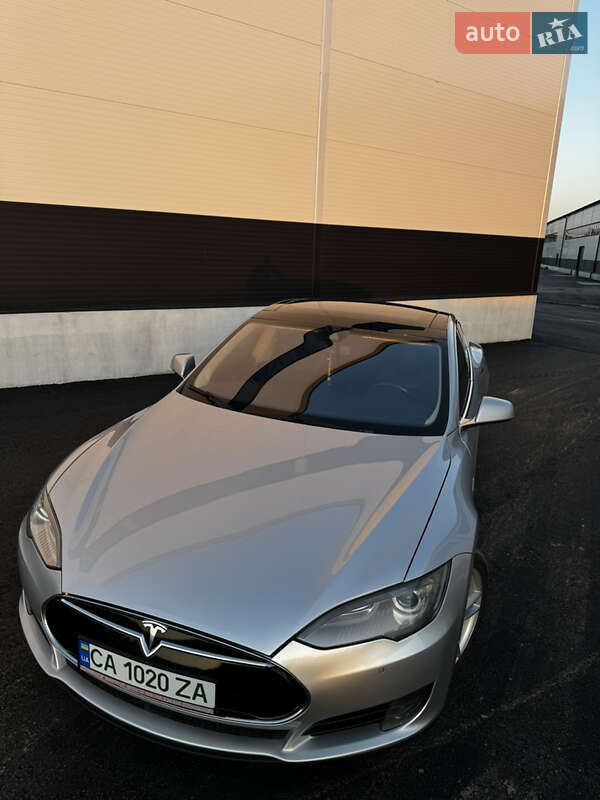 Лифтбек Tesla Model S 2014 в Киеве