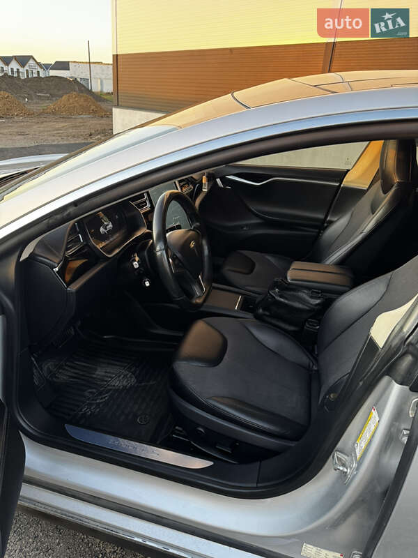Лифтбек Tesla Model S 2014 в Киеве