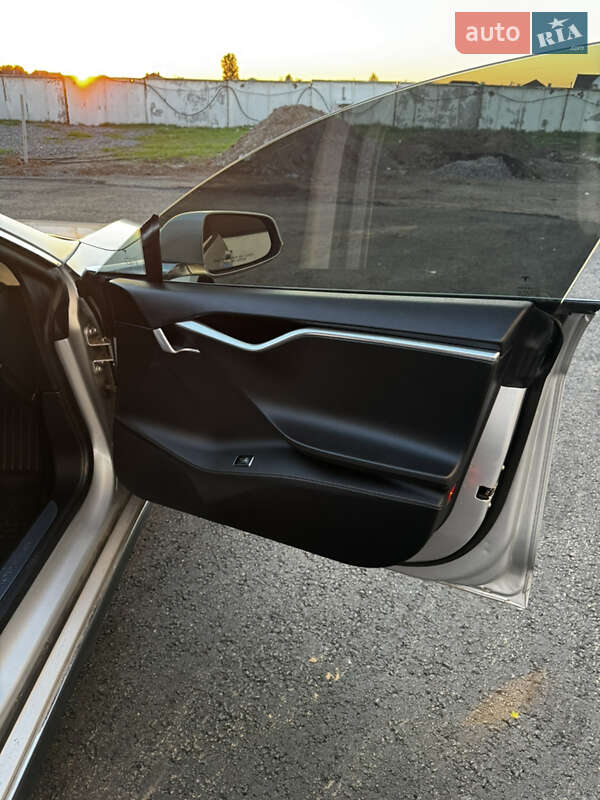 Лифтбек Tesla Model S 2014 в Киеве