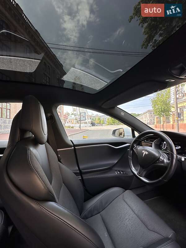 Лифтбек Tesla Model S 2018 в Киеве
