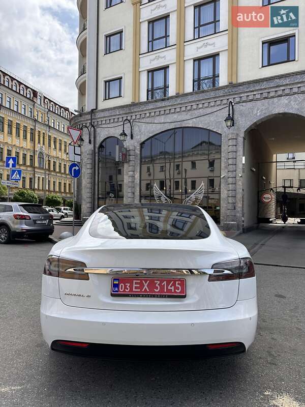 Лифтбек Tesla Model S 2018 в Киеве