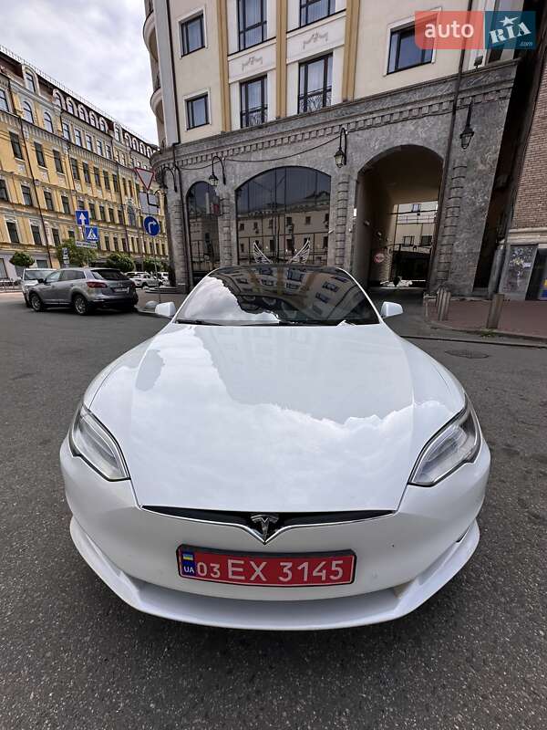Лифтбек Tesla Model S 2018 в Киеве