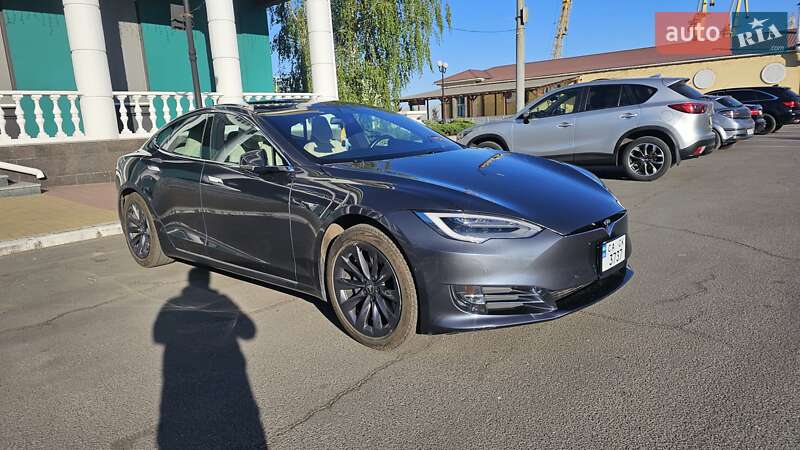 Лифтбек Tesla Model S 2019 в Черкассах