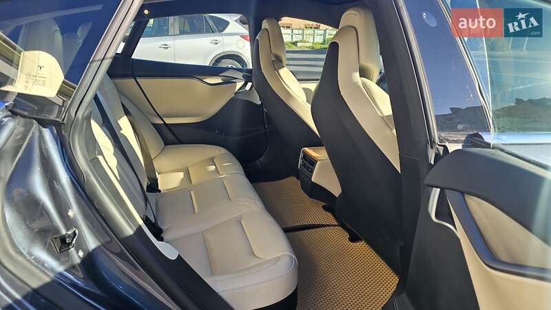 Лифтбек Tesla Model S 2019 в Черкассах