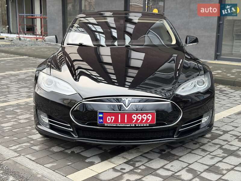 Лифтбек Tesla Model S 2013 в Сваляве