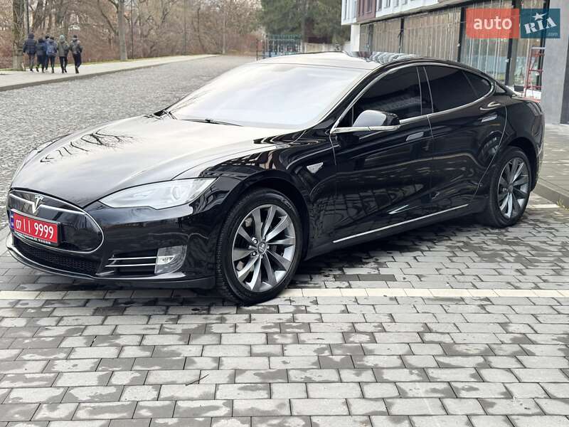 Лифтбек Tesla Model S 2013 в Сваляве
