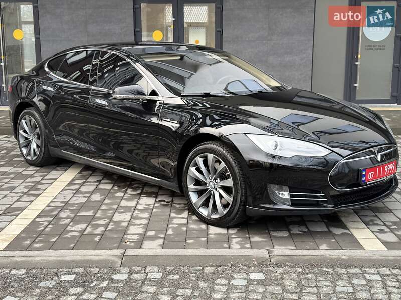 Лифтбек Tesla Model S 2013 в Сваляве