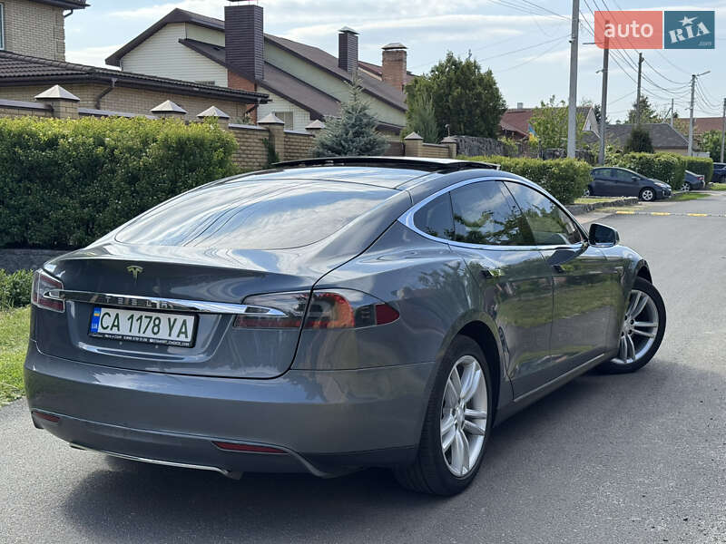 Ліфтбек Tesla Model S 2013 в Черкасах
