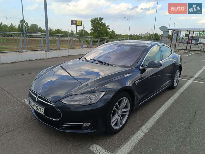 Лифтбек Tesla Model S 2014 в Киеве