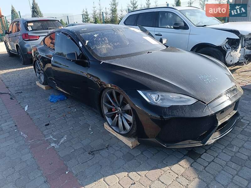 Лифтбек Tesla Model S 2013 в 