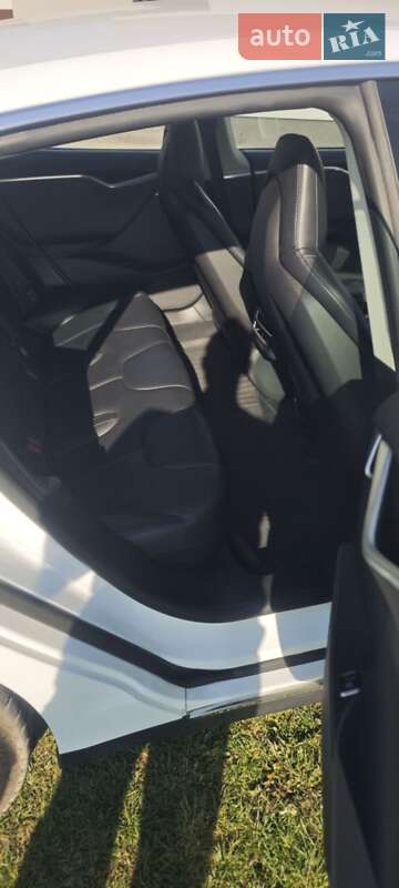 Лифтбек Tesla Model S 2014 в Новояворовске