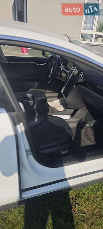 Лифтбек Tesla Model S 2014 в Новояворовске