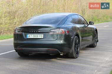 Лифтбек Tesla Model S 2015 в 