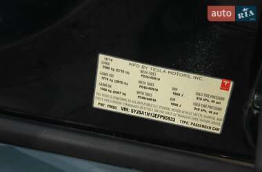 Лифтбек Tesla Model S 2015 в 