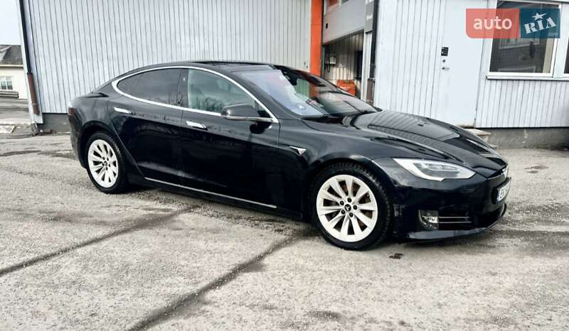 Лифтбек Tesla Model S 2017 в Лубнах