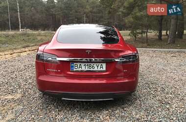 Лифтбек Tesla Model S 2014 в 