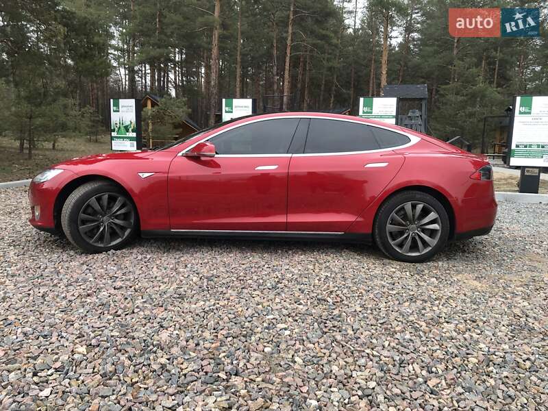 Tesla Model S 2014