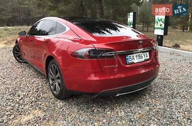 Лифтбек Tesla Model S 2014 в 