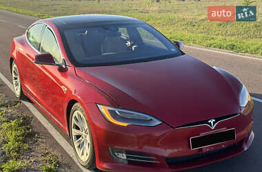 Лифтбек Tesla Model S 2016 в Киеве