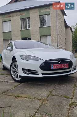 Лифтбек Tesla Model S 2014 в Новояворовске