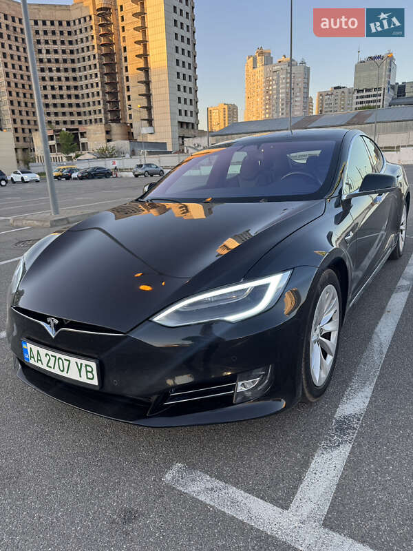 Ліфтбек Tesla Model S 2018 в Києві