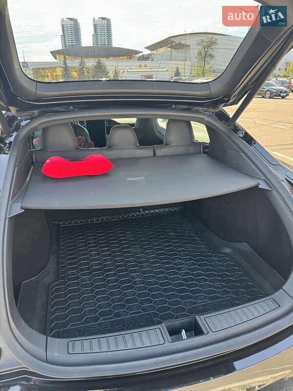 Ліфтбек Tesla Model S 2018 в Києві