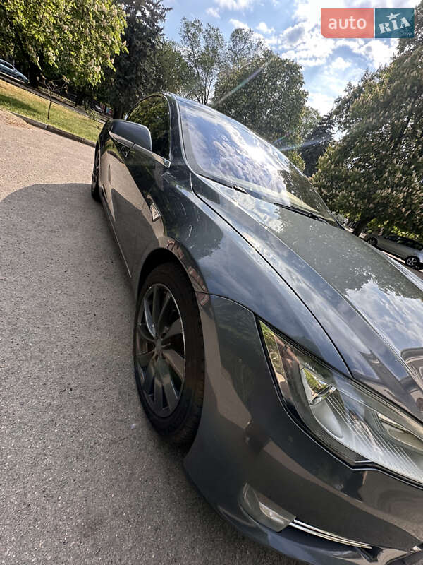 Ліфтбек Tesla Model S 2013 в Дніпрі