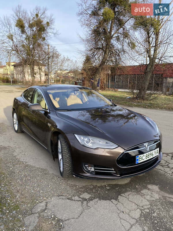 Лифтбек Tesla Model S 2014 в Жовкве