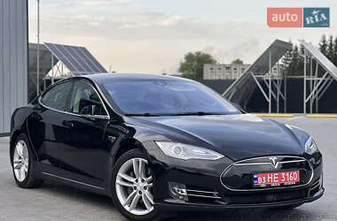 Лифтбек Tesla Model S 2014 в 