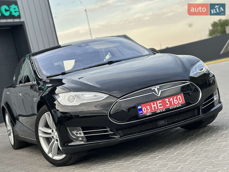 Лифтбек Tesla Model S 2014 в 