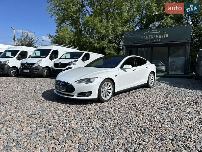 Tesla Model S 2016