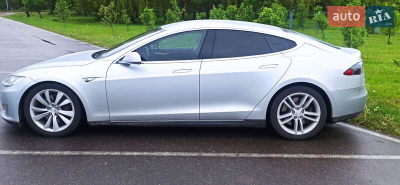 Лифтбек Tesla Model S 2013 в Богородчанах