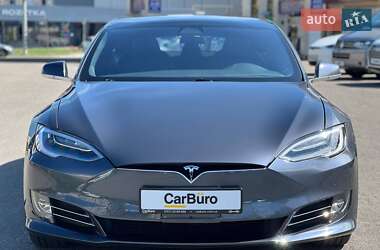 Лифтбек Tesla Model S 2020 в 