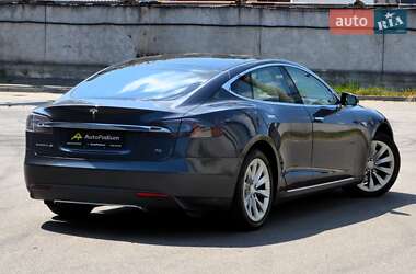 Лифтбек Tesla Model S 2016 в 
