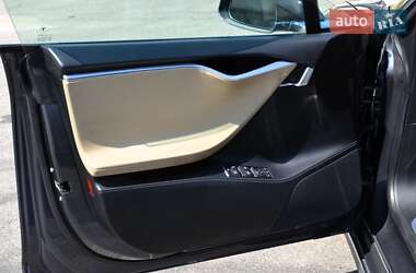 Лифтбек Tesla Model S 2016 в 