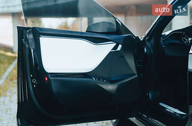Ліфтбек Tesla Model S 2020 в 