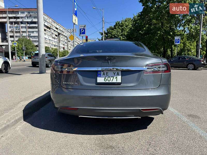 Лифтбек Tesla Model S 2013 в Днепре