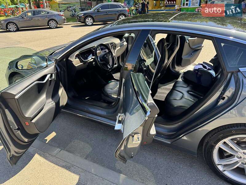 Лифтбек Tesla Model S 2013 в Днепре