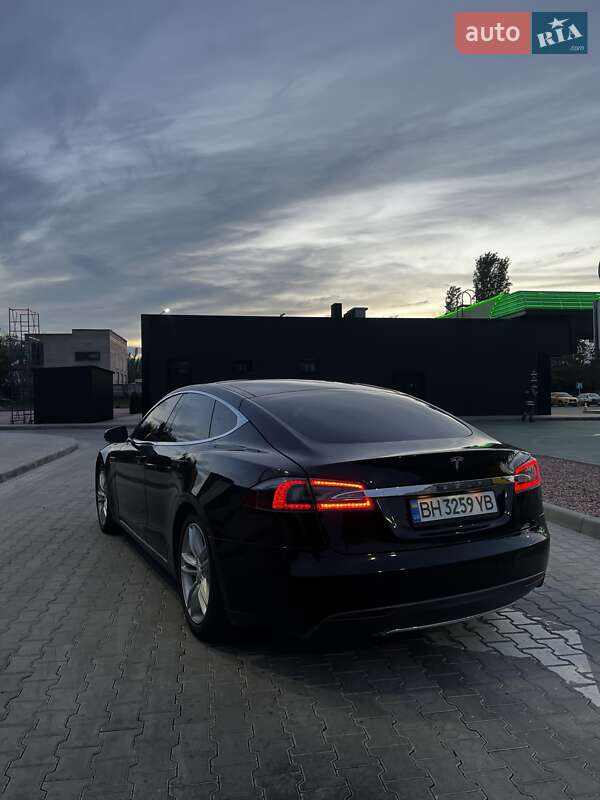 Ліфтбек Tesla Model S 2013 в Одесі