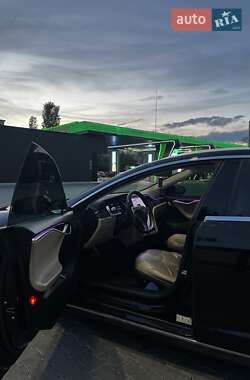 Лифтбек Tesla Model S 2013 в 