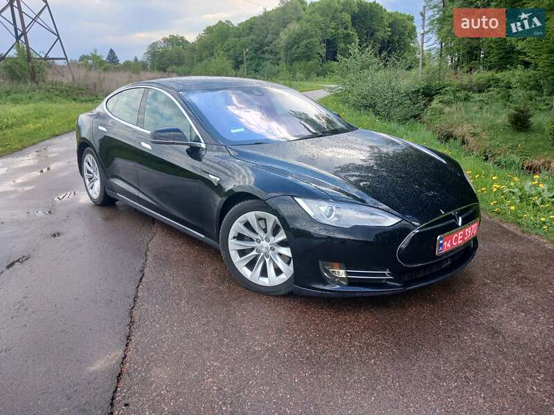 Tesla Model S 2016