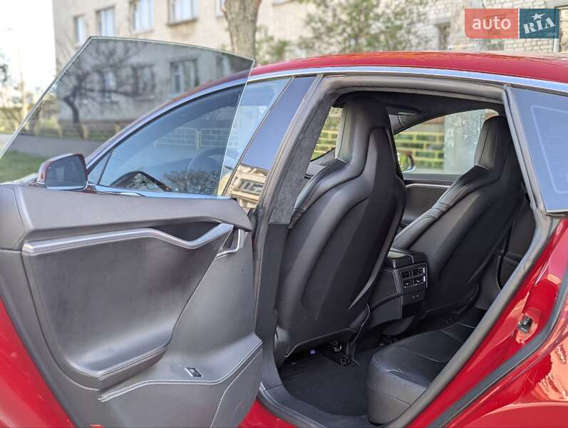Ліфтбек Tesla Model S 2015 в Києві