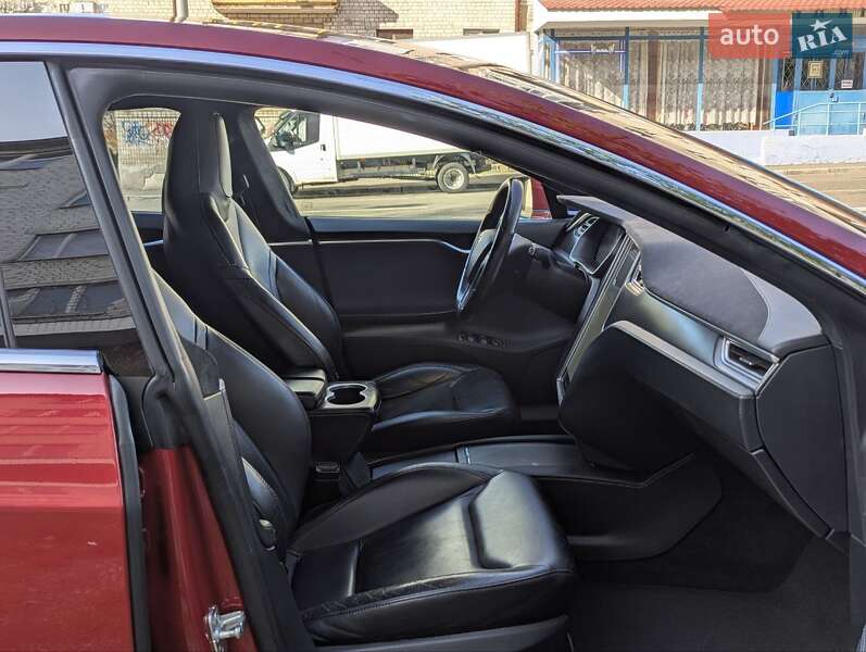 Лифтбек Tesla Model S 2015 в Киеве фото 13 Лифтбек Tesla Model S 2015 в Киеве